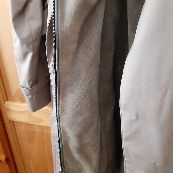 London Fog Main Coat size 8 regular - Picture 3 of 5